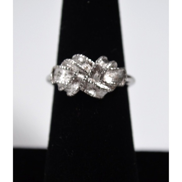 VINTAGE AVON Silver Tone Ring Size 6.75  Brushed Braid Design‎ - Picture 1 of 9